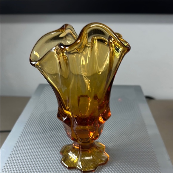 Fenton Handkerchief Amber Glass Vase Elegant Home Accent - Picture 4 of 10